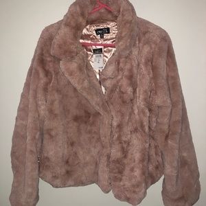 🔥🔥NWT: RUE21 FAUX FUR COAT